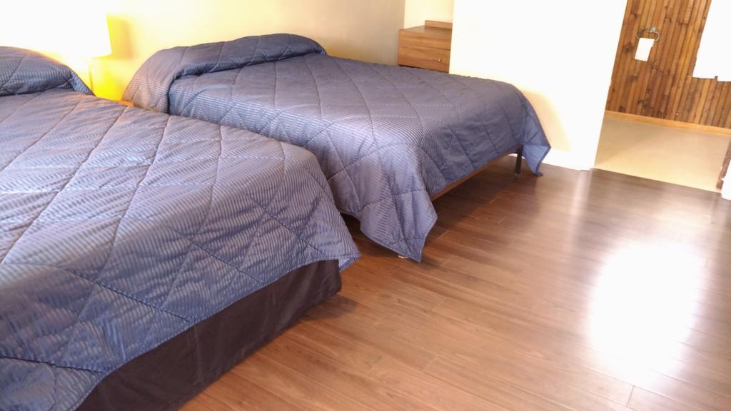 Maple Leaf Motel Delhi Экстерьер фото