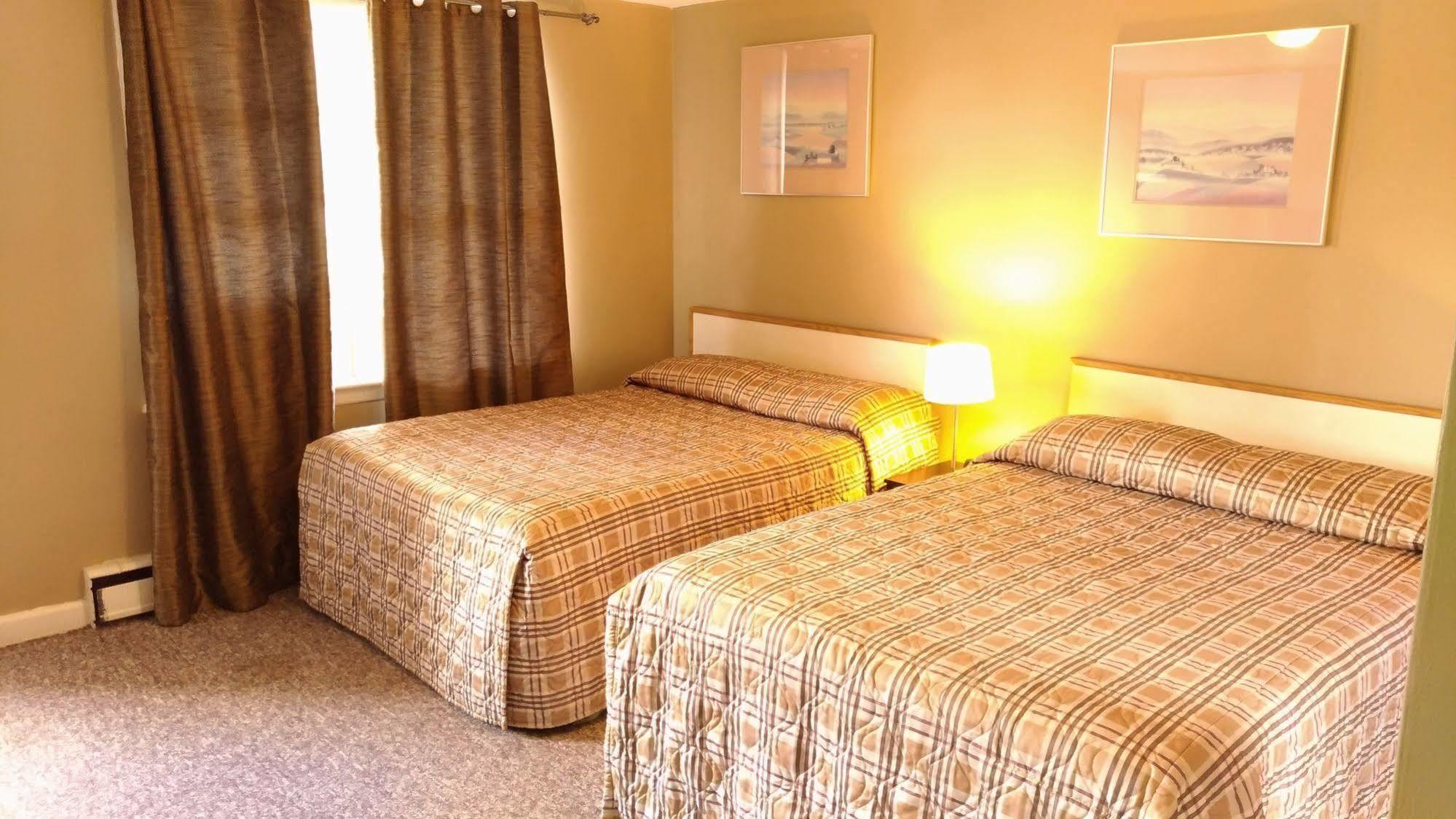 Maple Leaf Motel Delhi Экстерьер фото